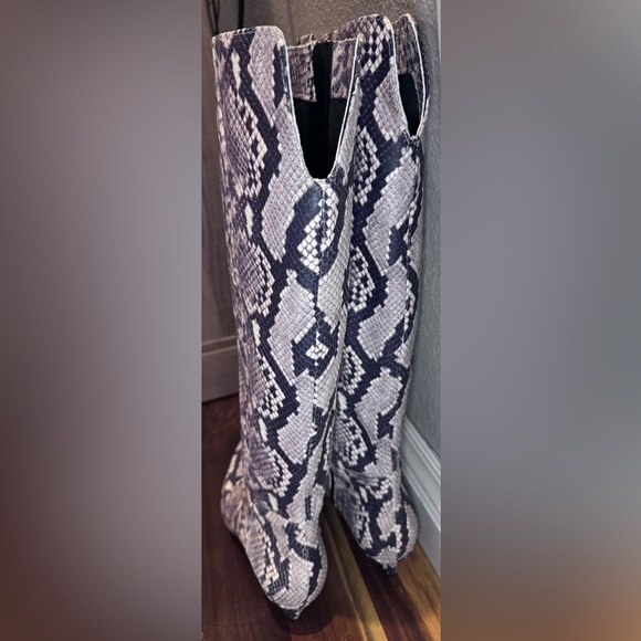 Elegant Snakeskin Heeled Boots Gianni Bini 9 NWOT - Picture 7 of 11